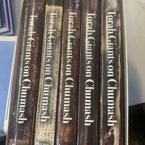 Torah Giants on Chumash: Anthology of 1,000+ Divrei Torah on Chumash 5 Vol set
